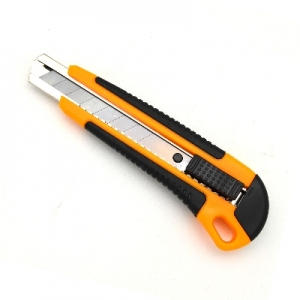 TAGLIERINO CUTTER CON IMPUGNATURA ANTISCIVOLO